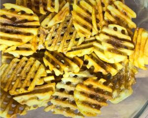 Подавайте одразу, поки краї сухі й дзвінкі, а середина ніжна