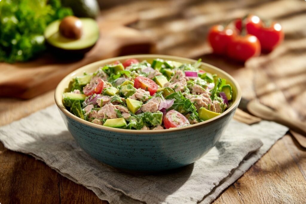 Як правильно готувати салат з тунцем
